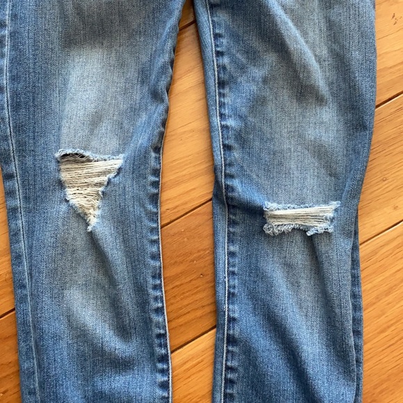 MADEWELL 9" Mid-Rise Skinny Jeans: Torn Knee 23 - Picture 6 of 13